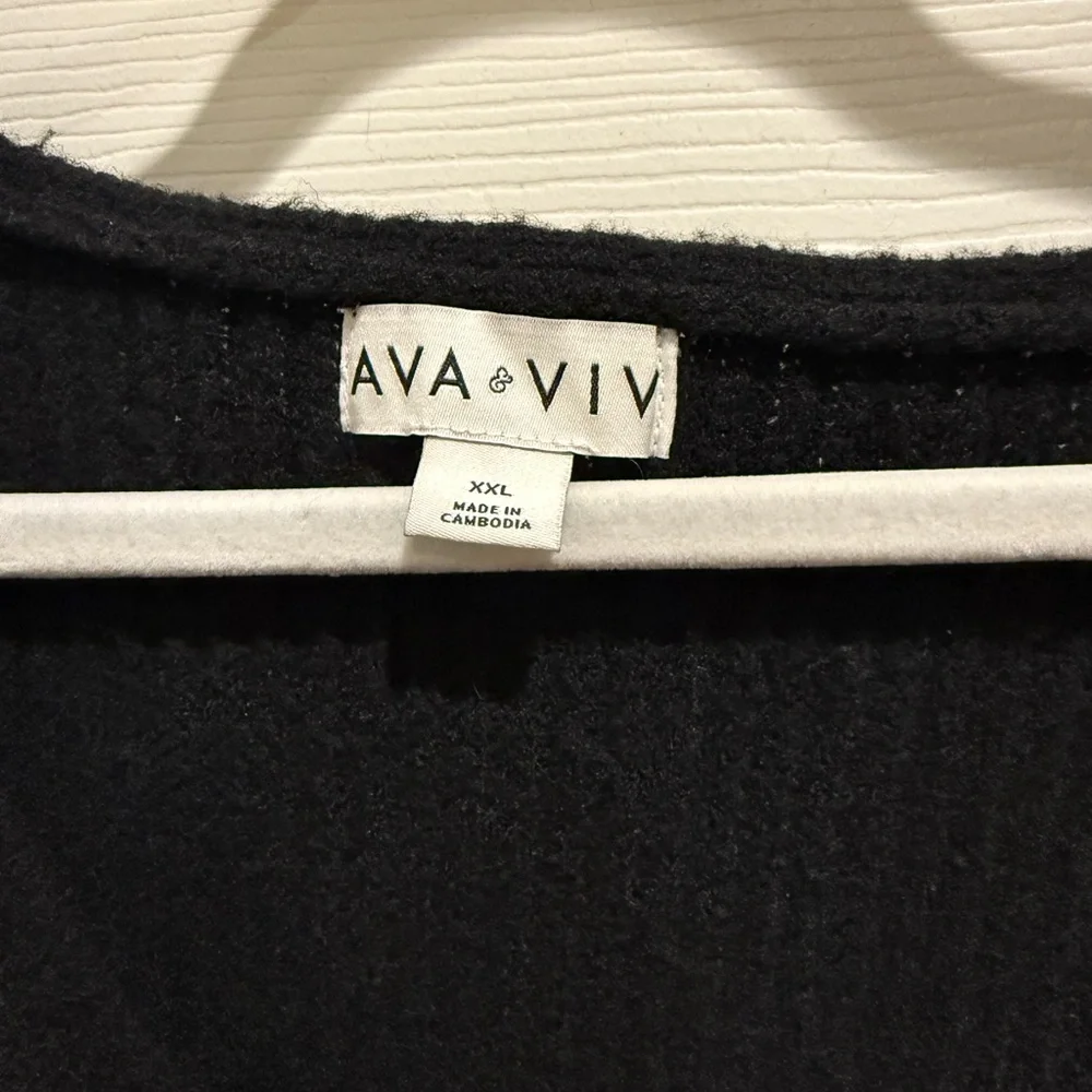 Ava & Viv Black V-Neck Sweater - Picture 2 of 3